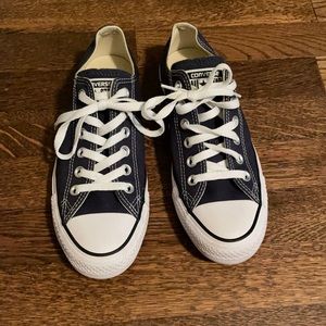Navy blue low top converse women’s size 7